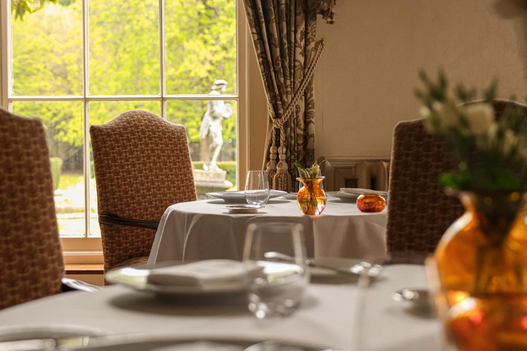 Lucknam Park Hotel Чипенъм Екстериор снимка