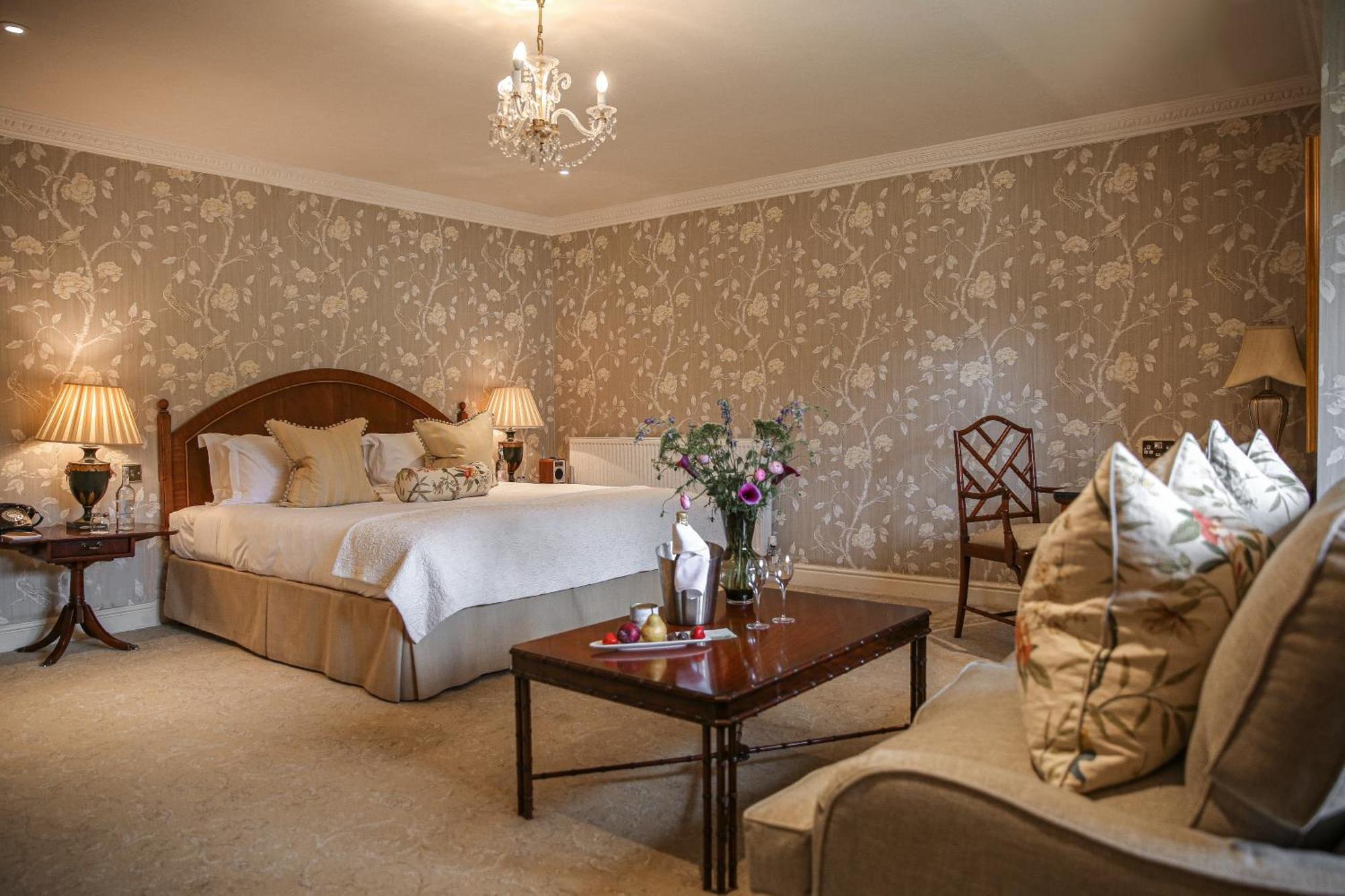 Lucknam Park Hotel Чипенъм Екстериор снимка