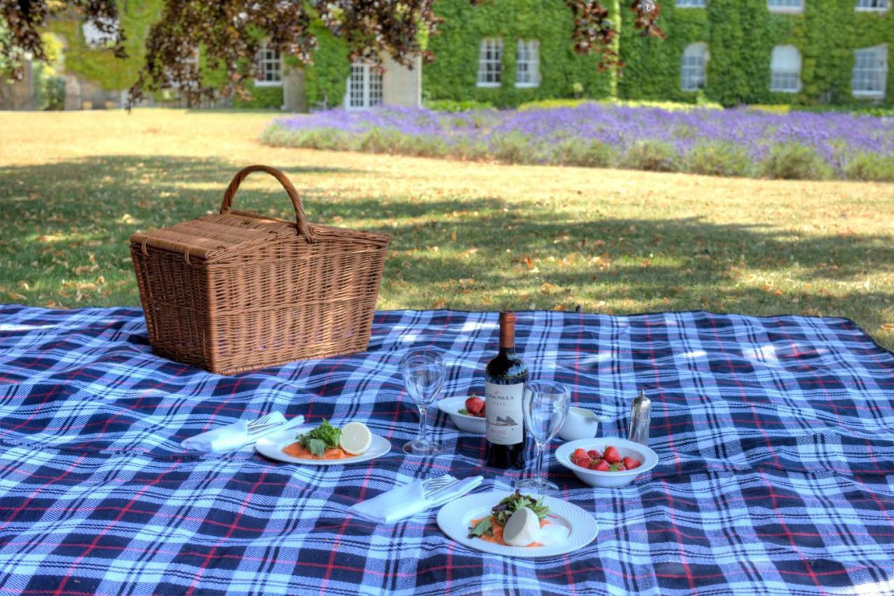 Lucknam Park Hotel Чипенъм Екстериор снимка
